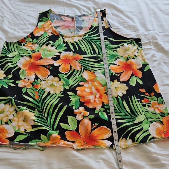 Tropical Floral Print Sleeveless Top - Picture 4 of 9